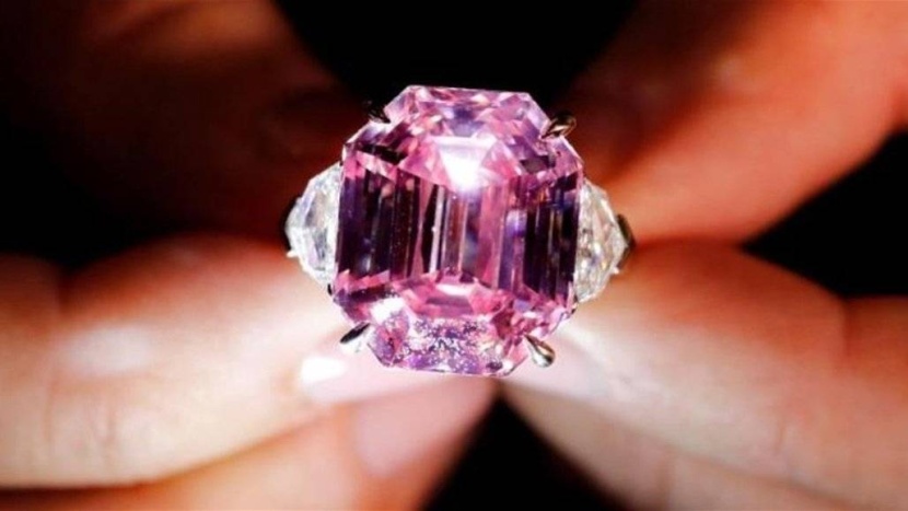 بيع ألماسة وردية بـ 58 مليون دولار في مزاد هونج كونج