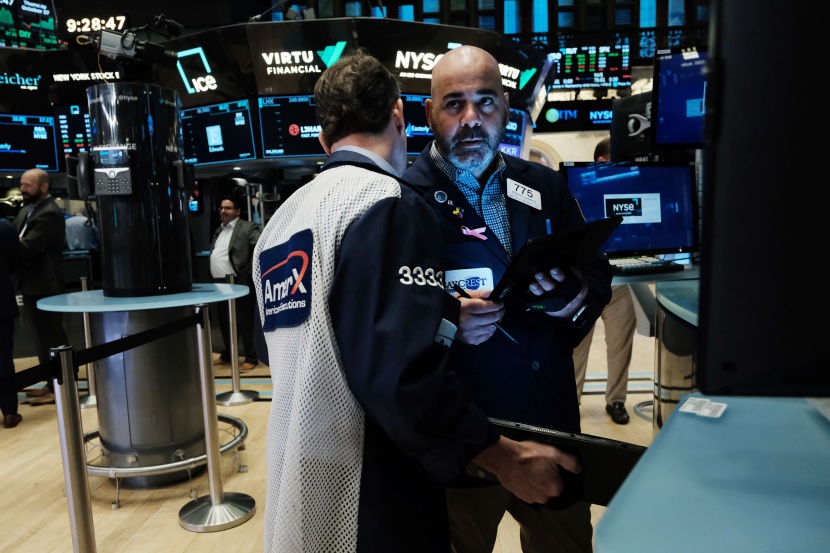 "وول ستريت" ترتفع بدعم آمال في إبطاء وتيرة رفع الفائدة .. "ناسداك" يقفز 1.5 %