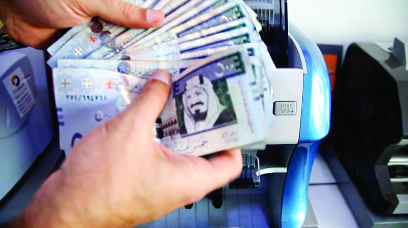 أسعار الفائدة المرتفعة تدفع المستثمرين لتعزيز ودائعهم الادخارية .. 543.2 مليار ريال