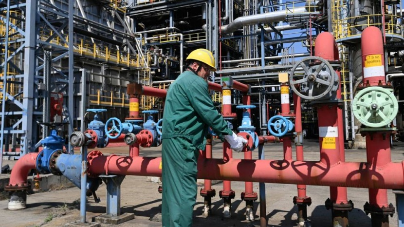 محللون: تخفيف قيود الإغلاق في الصين إشارة إلى قرب تعافي الطلب على النفط