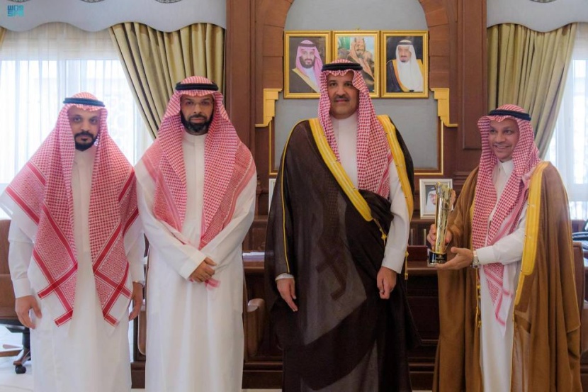 أمير المدينة المنورة يهنئ إدارة مستشفى الملك فيصل التخصصي ويشيد بخدمة المرضى