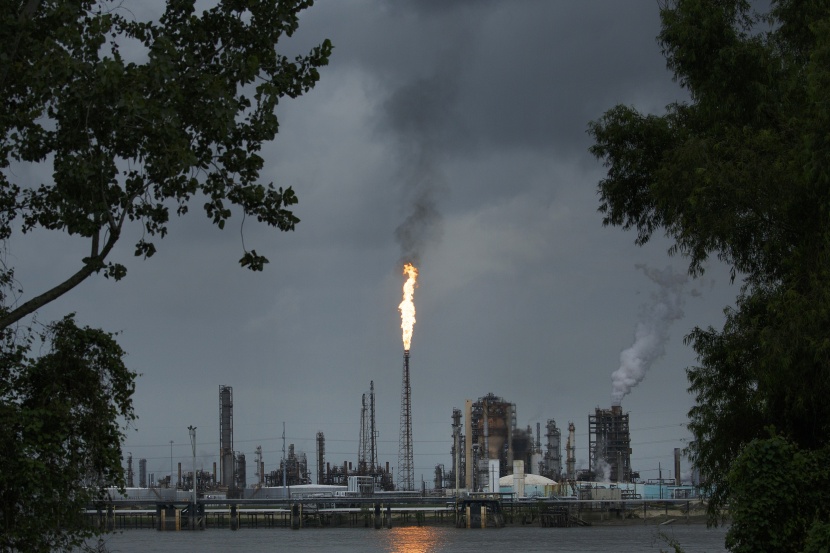 القلق من "كورونا" في الصين يدفع أسعار النفط إلى الانخفاض 