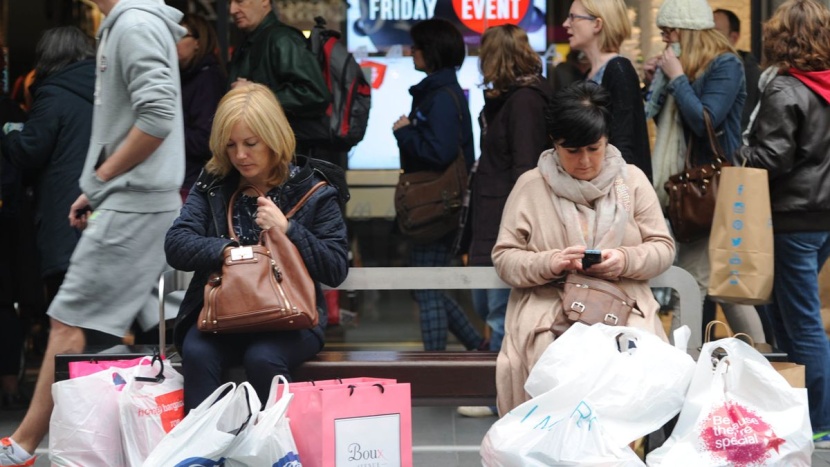 مبيعات التجزئة الأمريكية تفوق التوقعات في أكتوبر .. ارتفعت 1.3 %