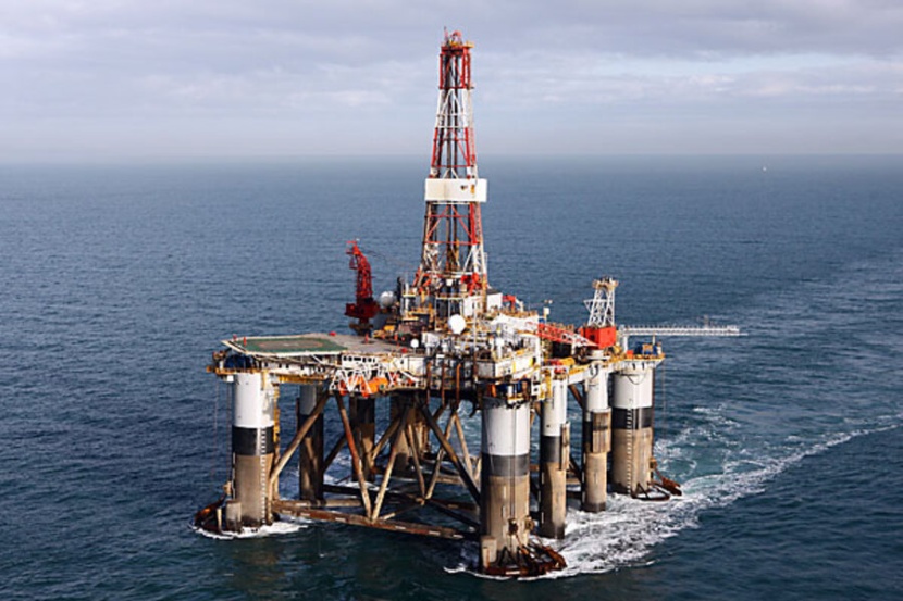 شركات النفط البريطانية: نستثمر للمستقبل والساسة في الانتخابات