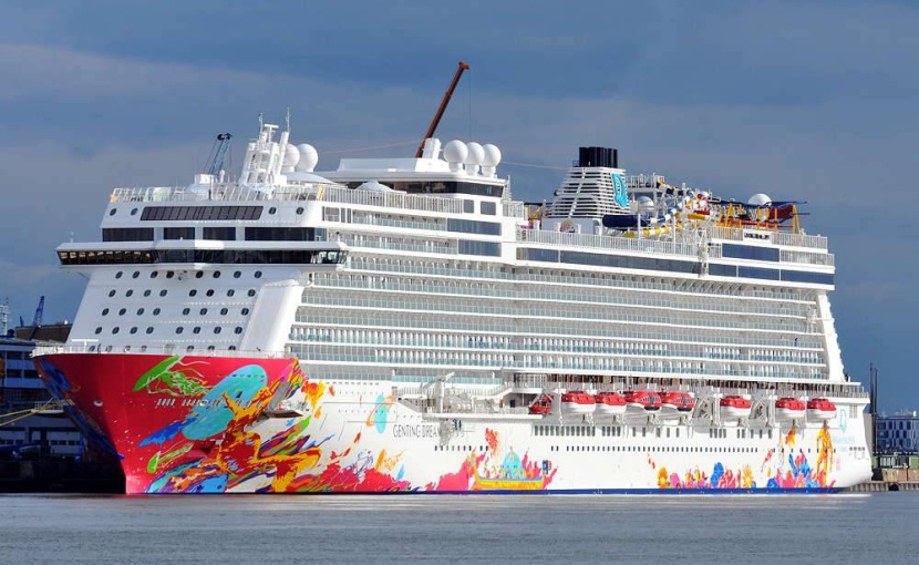 "ديزني" تستحوذ على سفينة "حلم العالم" بأيقونة ميكي ماوس