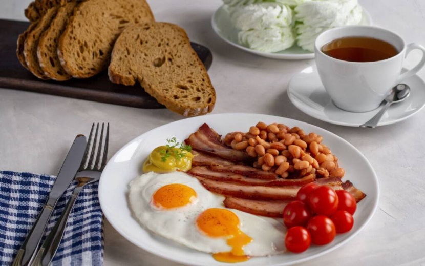 الفطور الإنجليزي الشهير ضحية نقص البيض في بريطانيا