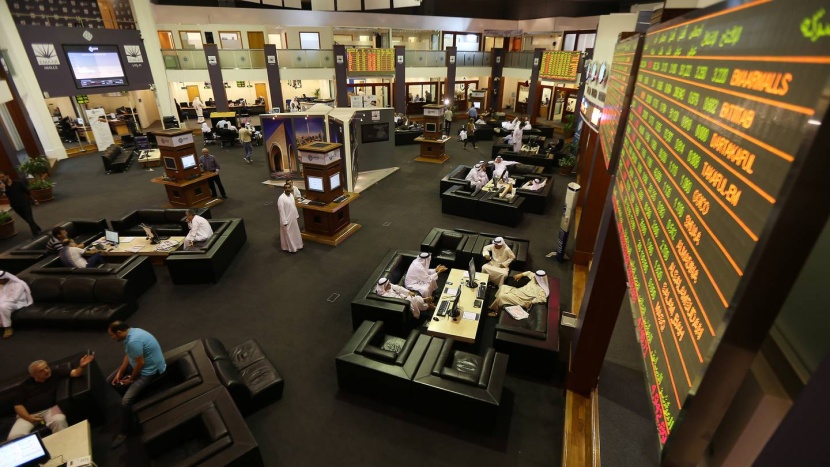 اللون الأحمر يسيطر على أسواق المال الخليجية مع تراجع أسعار النفط