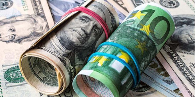 الدولار يتراجع بعد تقرير الوظائف الأمريكية واليورو يقفز 1.3 %
