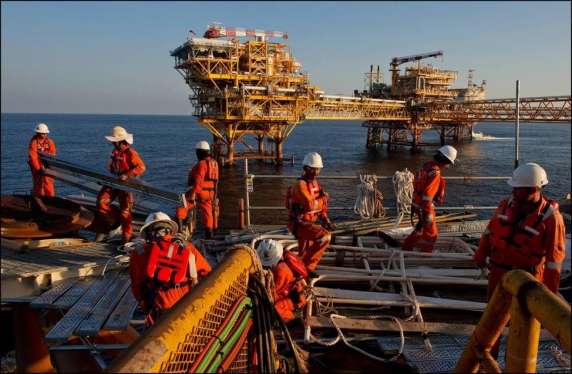 "أويل برايس": الطاقة الفائضة عالميا منخفضة للغاية .. الأزمة قد تستغرق أعواما