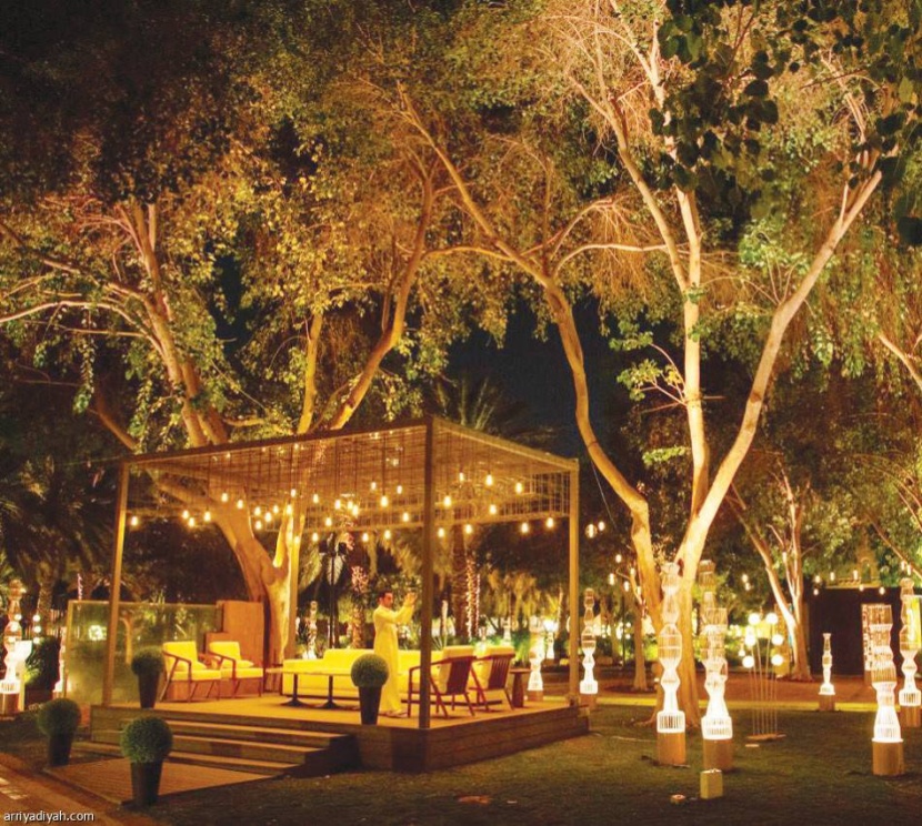 «المربع» .. مطاعم عالمية وسط الحديقة الليلية