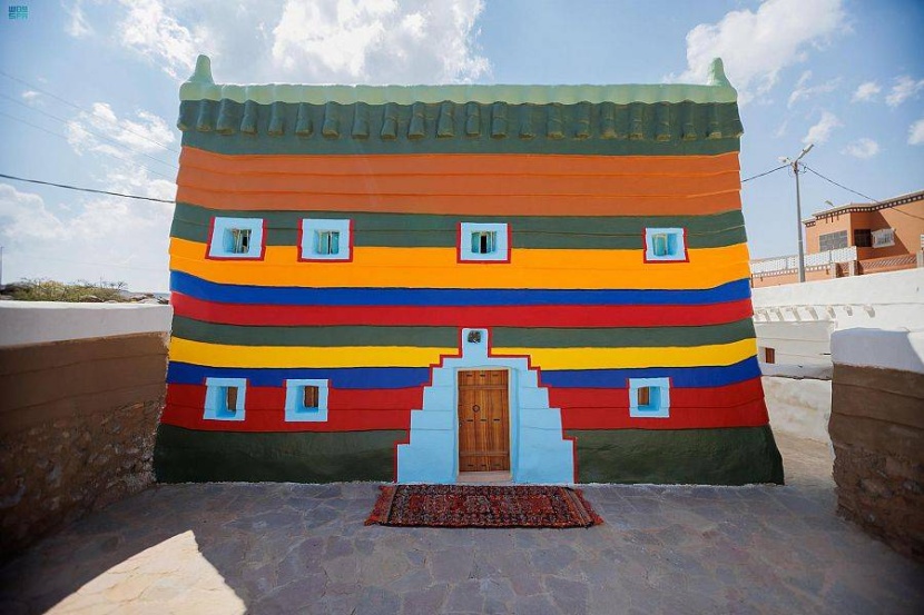 بيوت عسير الملونة .. حراك ثقافي فني