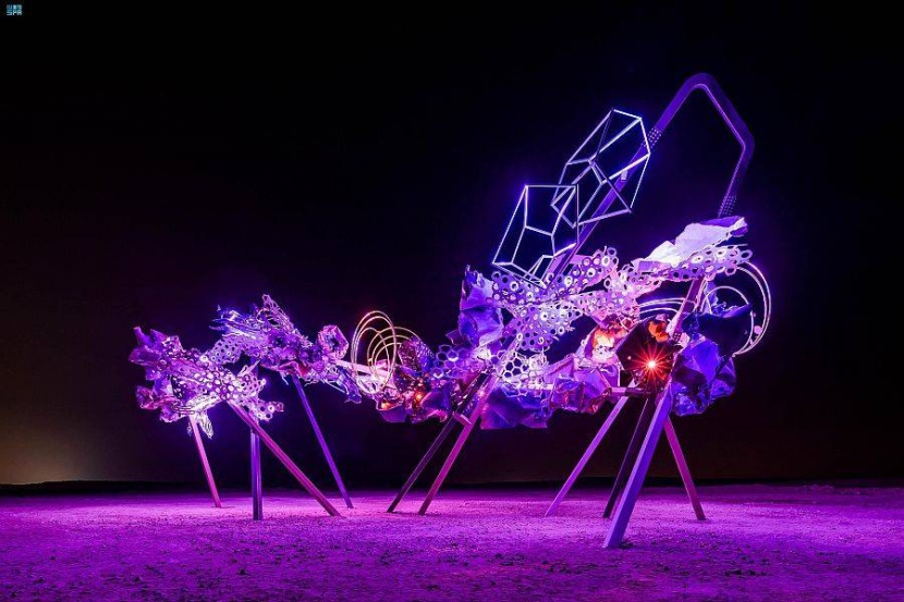 الأفق العمودي وقطع الضوء حلقة وصل بين الرياض وروما