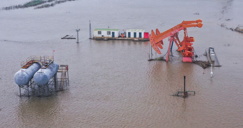 النفط يتراجع 1.1 % قبيل اجتماع أوبك+ 