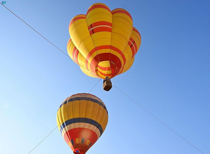 رحلات المناطيد في خيبر .. تجربة فريدة تلاقي إقبالا كبيرا
