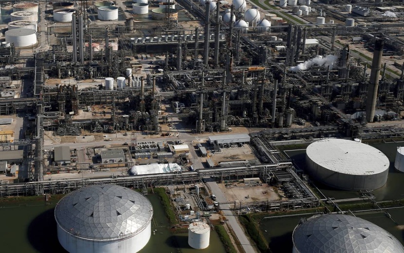 "ريج زون": اتجاه صعودي للنفط .. موجة الجليد الأمريكية تعطل ثلث طاقة التكرير في خليج تكساس