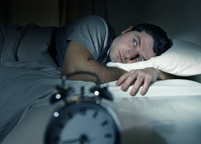 باحثون: ساعات نوم البشر تقل إلى أدنى معدلاتها في منتصف العمر