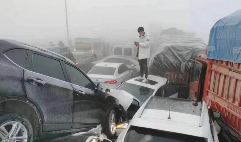 بسبب الضباب .. اصطدام أكثر من 200 سيارة في الصين  