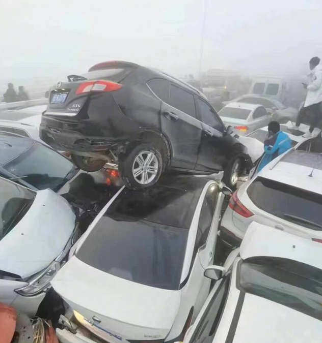بسبب الضباب .. اصطدام أكثر من 200 سيارة في الصين  
