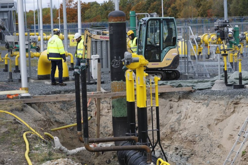 بيانات أمريكية تتراجع بالنفط 3 % .. مخاوف من مسار تشديد السياسة النقدية