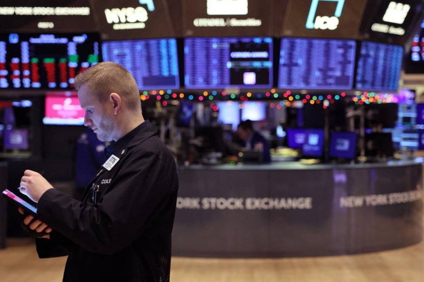 وول ستريت تغلق على انخفاض وسط مخاوف من رفع الفائدة