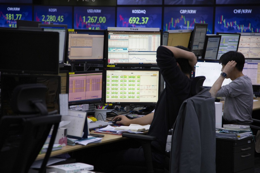 أسواق الأسهم والسندات تتراجع بأصول صناديق الثروة السيادية والتقاعد 2.2 تريليون دولار