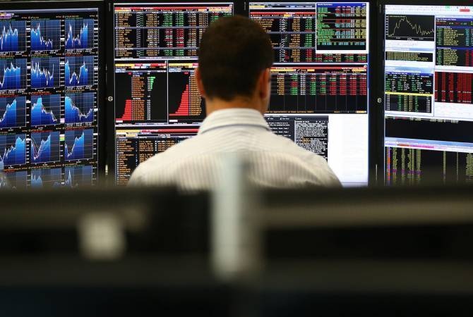 الأسهم الأوروبية تنخفض وسط حذر بشأن الفائدة الأمريكية