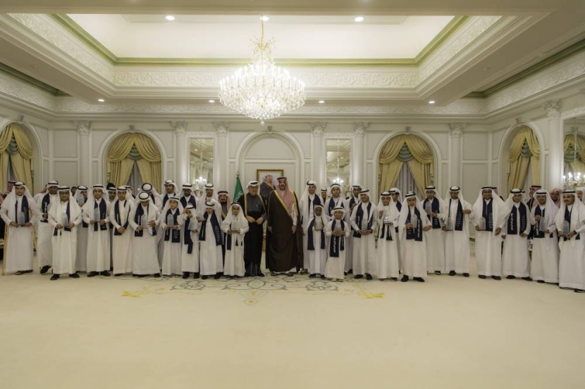 الأمير فيصل بن سلمان يكرم أيتام المدينة المنورة المتفوقين