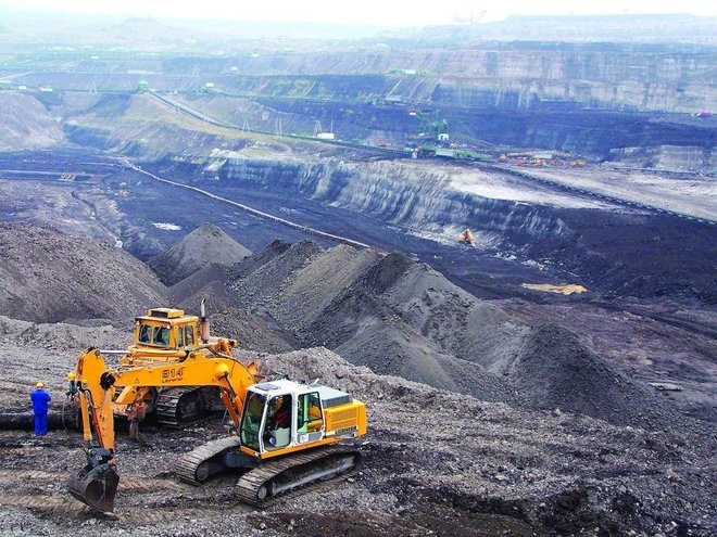 "معادن" توقع اتفاقيتين لتأسيس شركتين لاستكشاف منطقتي أم الدمار وجنوب جبل صايد