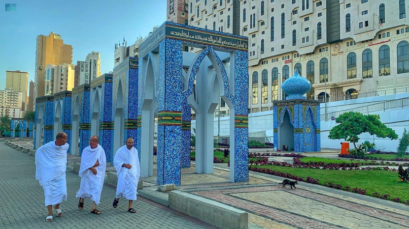 الرسم على الجداريات يزين العاصمة المقدسة