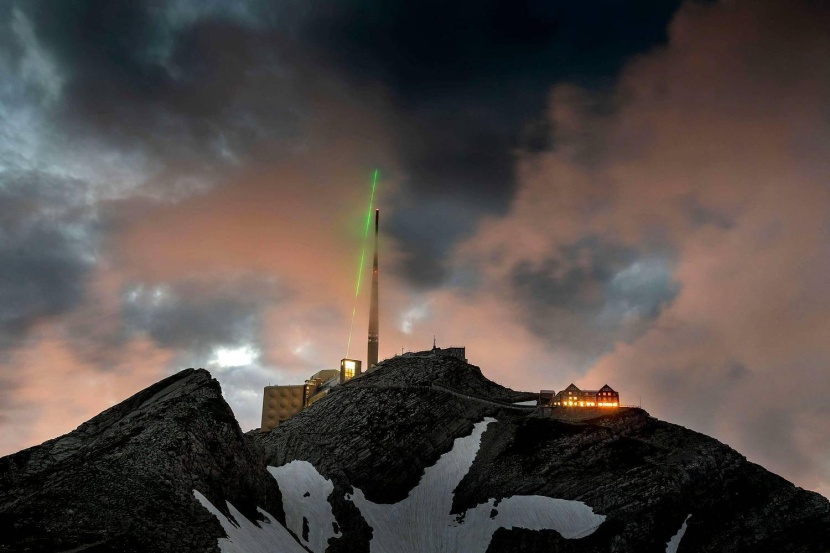 الحماية من الصواعق وتوجيهها باستخدام الليزر