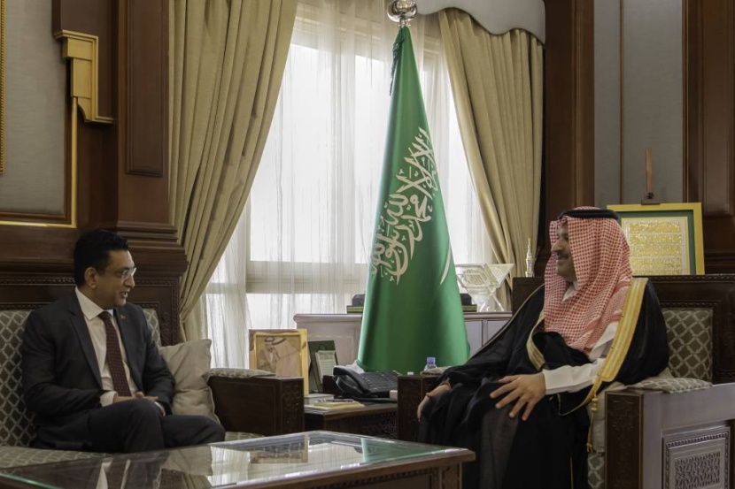 الأمير فيصل بن سلمان يستقبل وزير خارجية سريلانكا