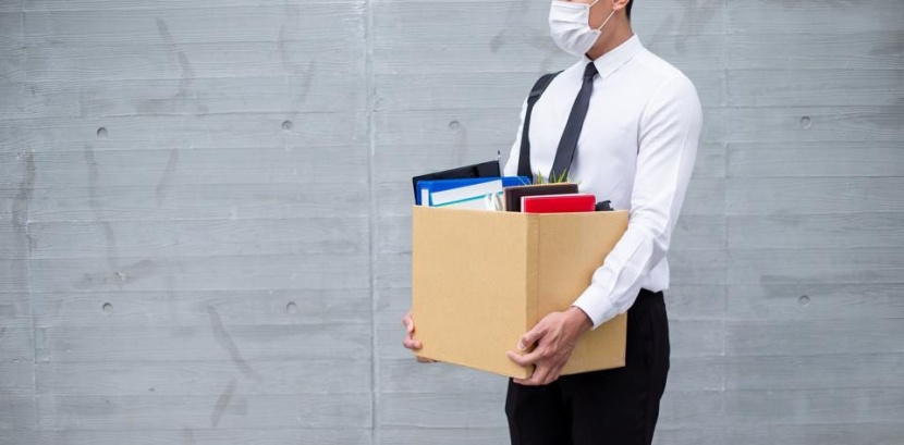 كيف يمكن التعامل مع خسارة الوظيفة في أوقات الأزمات؟