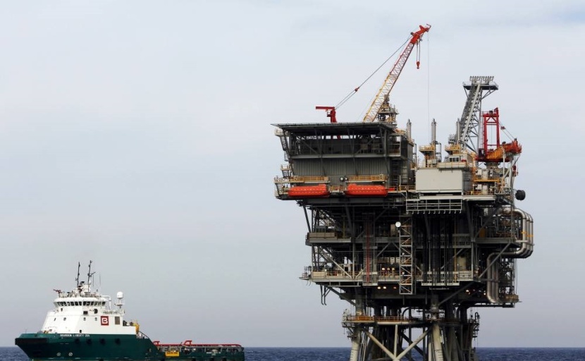 بيانات إيجابية تدفع أسعار النفط إلى الارتفاع .. إبطاء وتيرة رفع الفائدة «بارقة أمل»