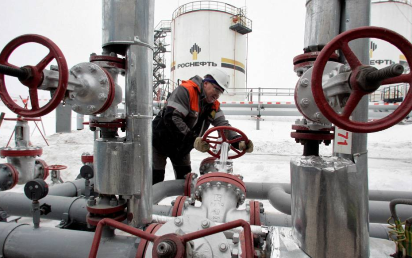 السوق النفطية .. تفاؤل مدفوع بالانتعاش الصيني وترقب لخطوات «الفيدرالي» بشأن الفائدة