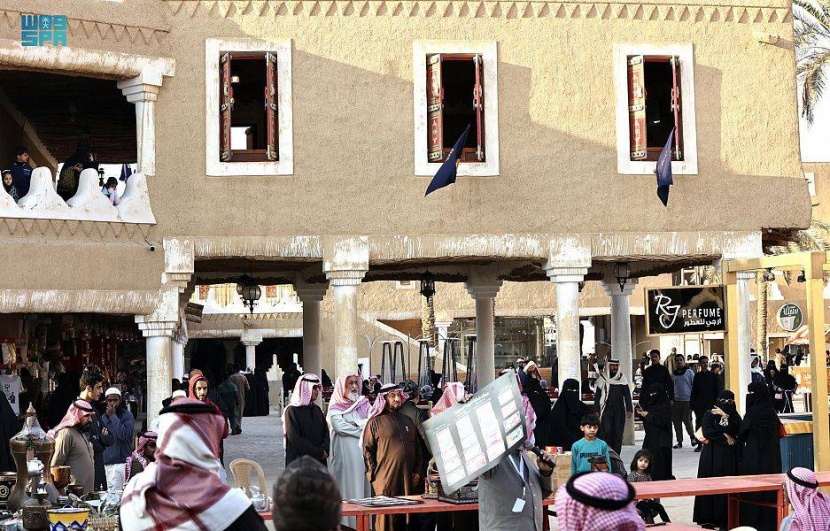 فعاليات «الحنيني» .. مزاد علني للمقتنيات الأثرية
