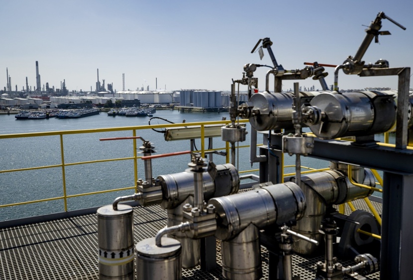 النفط يتراجع بسبب مخاوف رفع الفائدة وتدفقات الصادرات الروسية