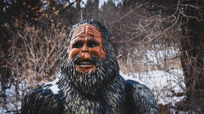 مجلة تكشف حقيقة الوحش ذي القدم الكبيرة .. لم يتجرأ أحد من التقدم نحوه