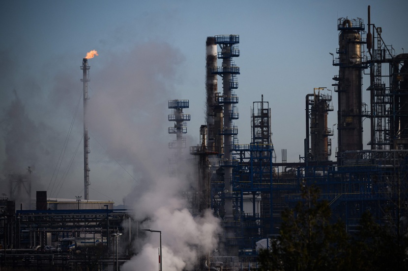 روسيا تعتزم خفض إنتاج النفط 500 ألف برميل يوميا في مارس 