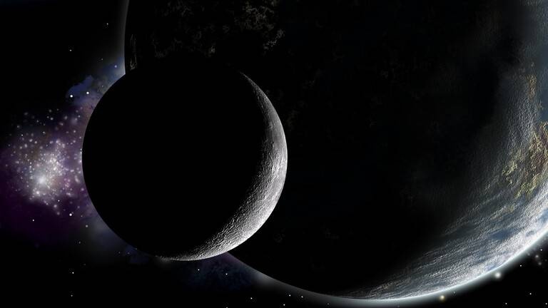 علماء: غبار القمر يمكن أن يحمي البشرية من الاحتباس الحراري