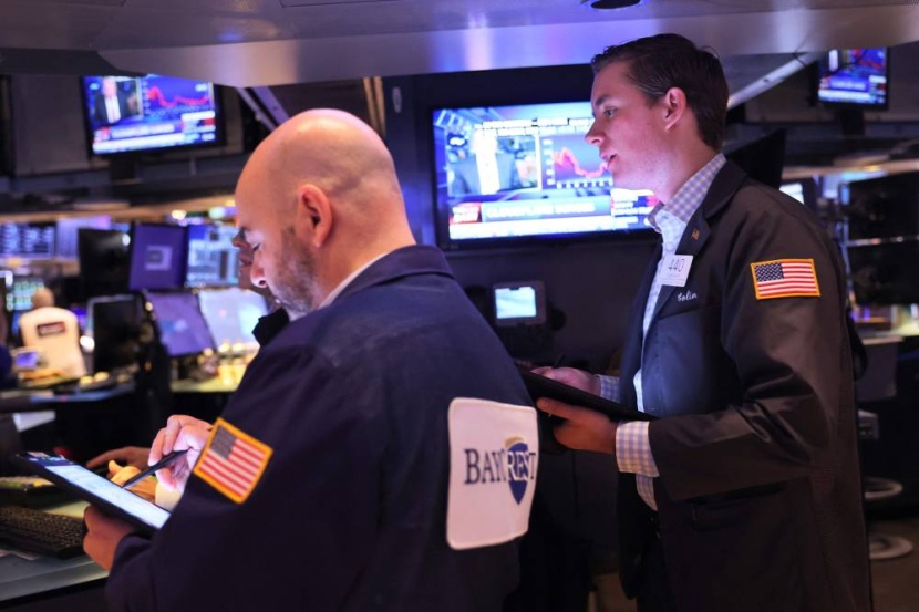 شركات النمو تدعم مؤشرات الأسواق الأمريكية .. سهم «ميتا» يقفز بعد تقارير عمليات التسريح