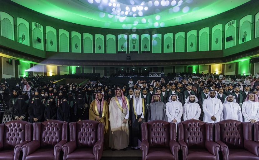 الأمير فيصل بن سلمان يرعى حفل تخرج برامج الدراسات العليا بتجمع المدينة المنورة الصحي
