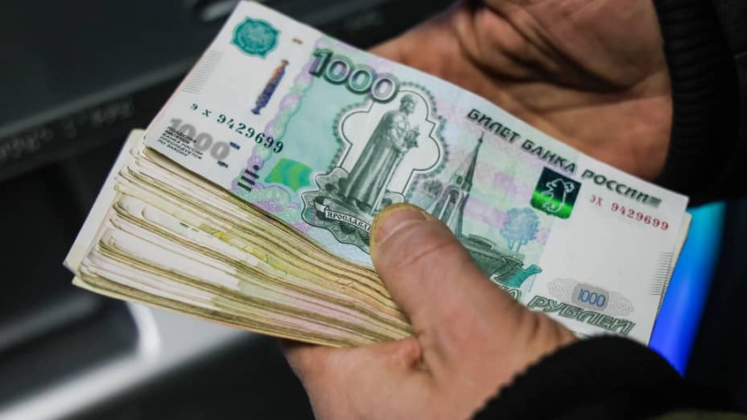 الروبل الروسي عند أدنى مستوى في 10 أشهر بفعل انخفاض إيرادات النقد الأجنبي