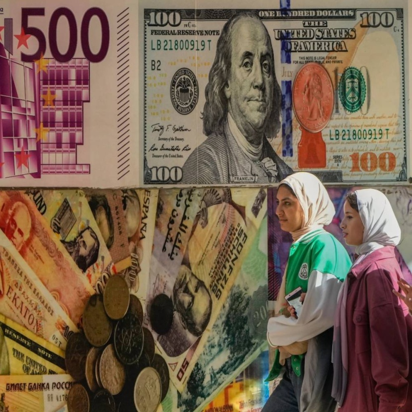 الدولار القوي يطلق موجة تخفيضات وسط عملات الأسواق الناشئة