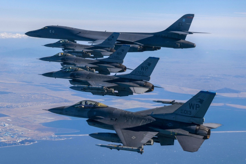 قائد الناتو في أوروبا: مقاتلات F-16 ستهزم الروس