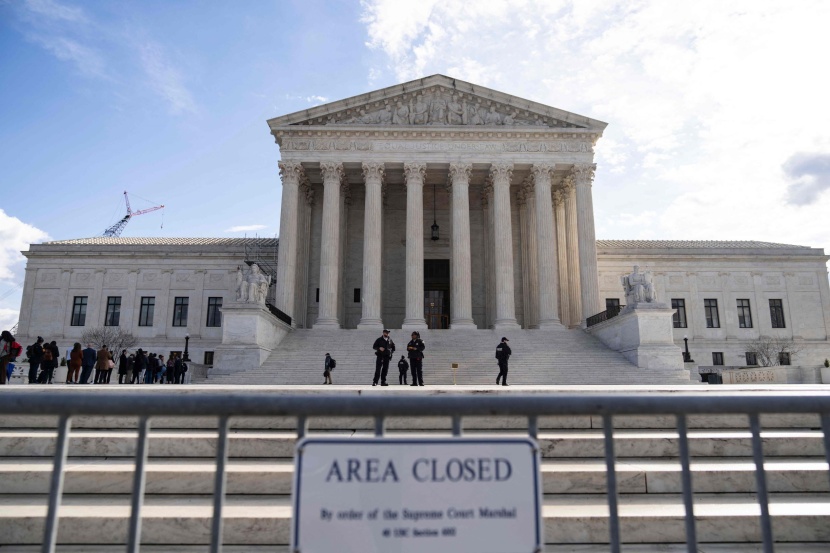 عمالقة التكنولوجيا تدافع عن قانون تاريخي يحمي منصاتها من الدعاوى القضائية