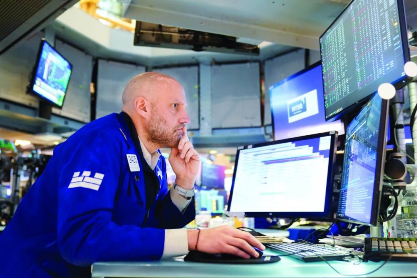 موجة بيع في أسواق الأسهم .. توترات ومخاوف من رفع الفائدة