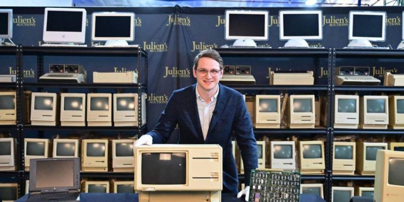 مزاد على 500 جهاز أبل صنعت منذ 50 عاما