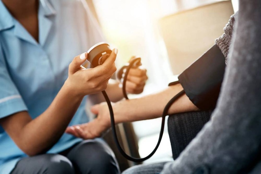 دراسة تحذر .. الوجبات السريعة سبب في ارتفاع ضغط الدم لدى الأطفال