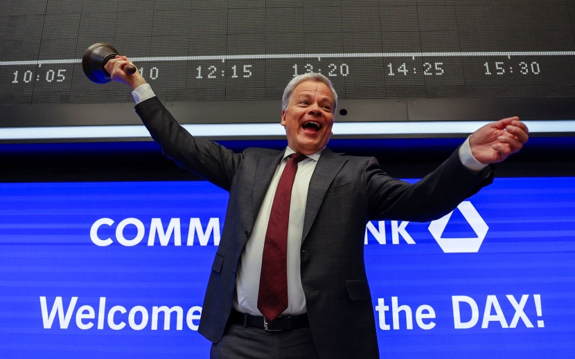 عودة سهم "كوميرتس بنك" إلى مؤشر داكس الرئيسي للأسهم الألمانية