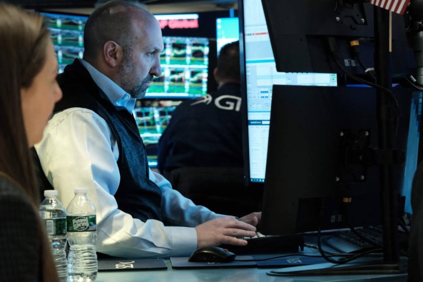 مكاسب طفيفة للأسهم الأمريكية بعد خسائر الأسبوع الماضي